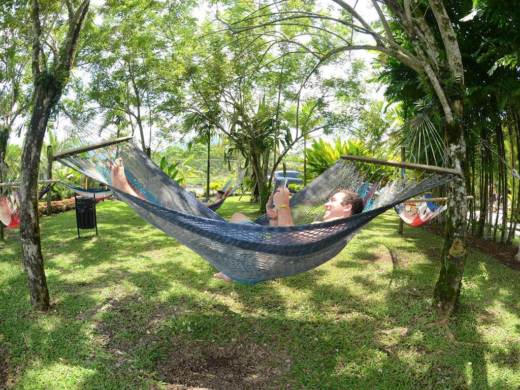 阿雷纳背包客度假村旅馆 La Fortuna 外观 照片 Hammock in the park