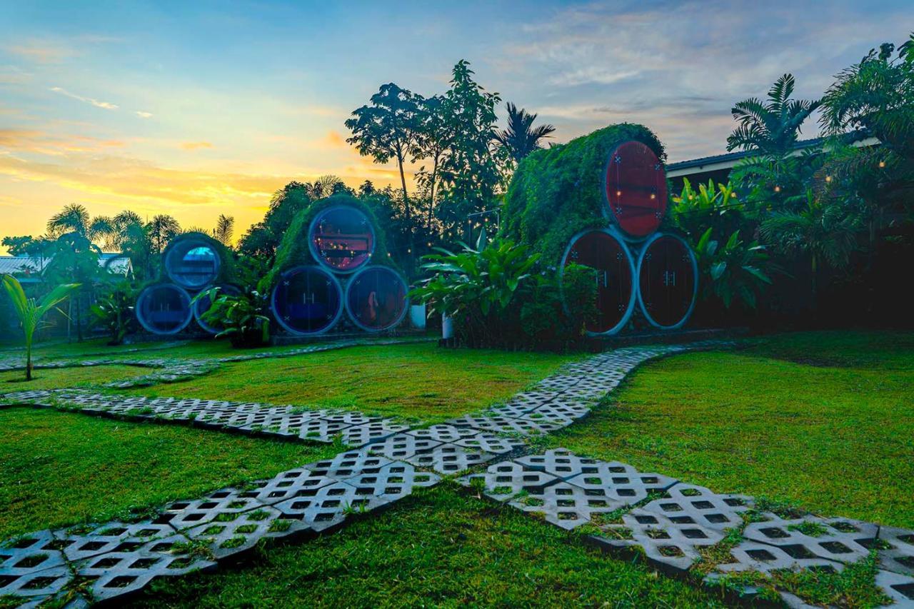 阿雷纳背包客度假村旅馆 La Fortuna 外观 照片 The resort's "Bubble" rooms