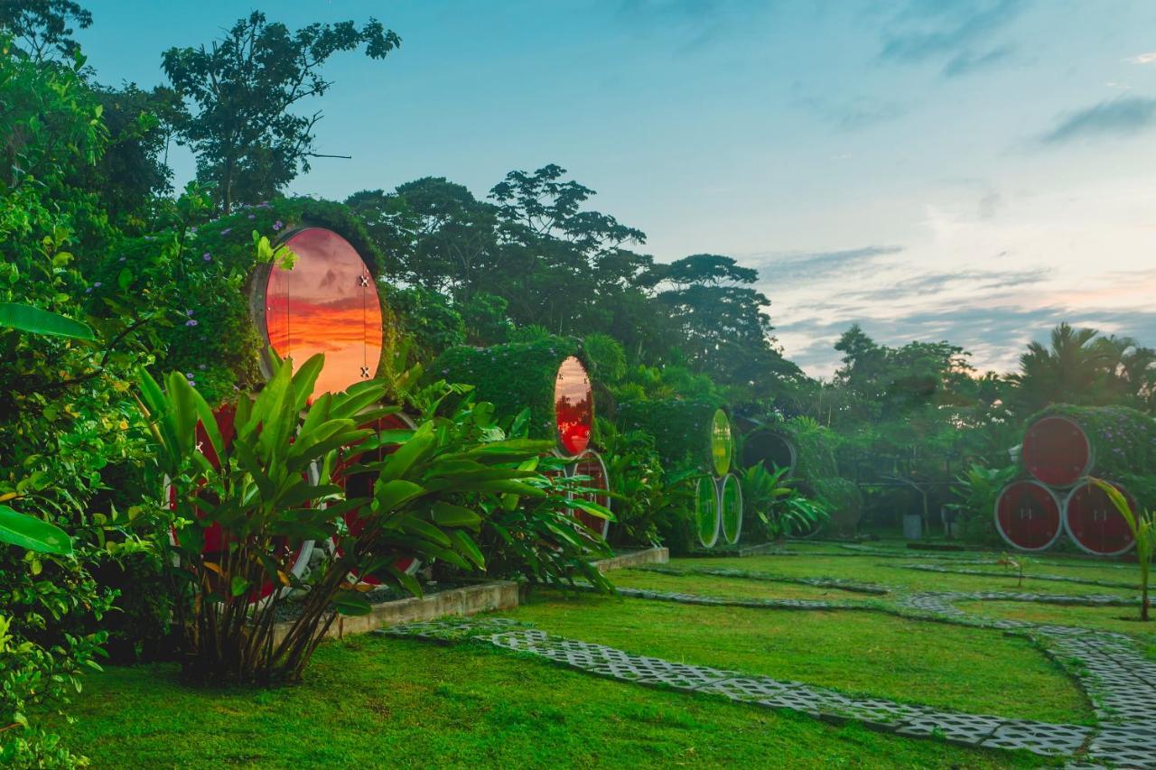 阿雷纳背包客度假村旅馆 La Fortuna 外观 照片 The "Garden of the Sun" at the resort
