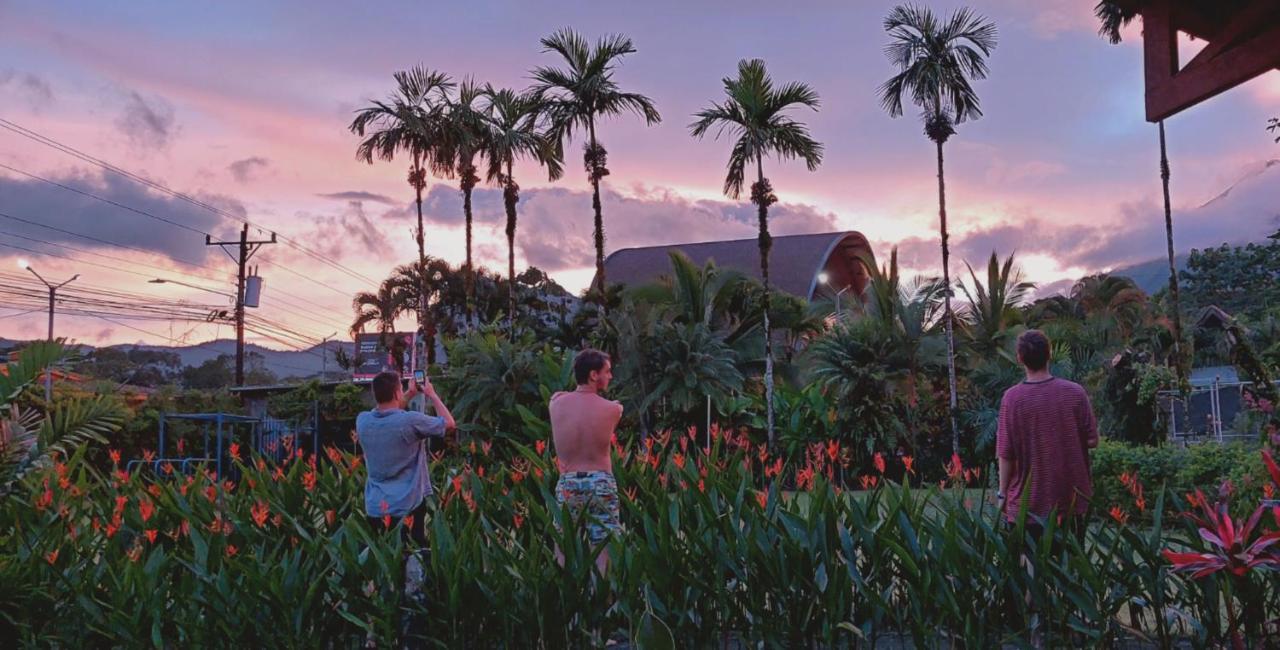 阿雷纳背包客度假村旅馆 La Fortuna 外观 照片 Sunset at the Dole Cannery