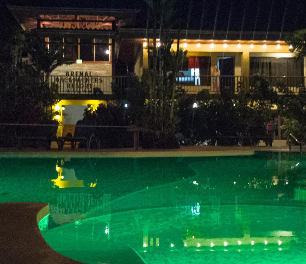 阿雷纳背包客度假村旅馆 La Fortuna 外观 照片 The pool at the hotel