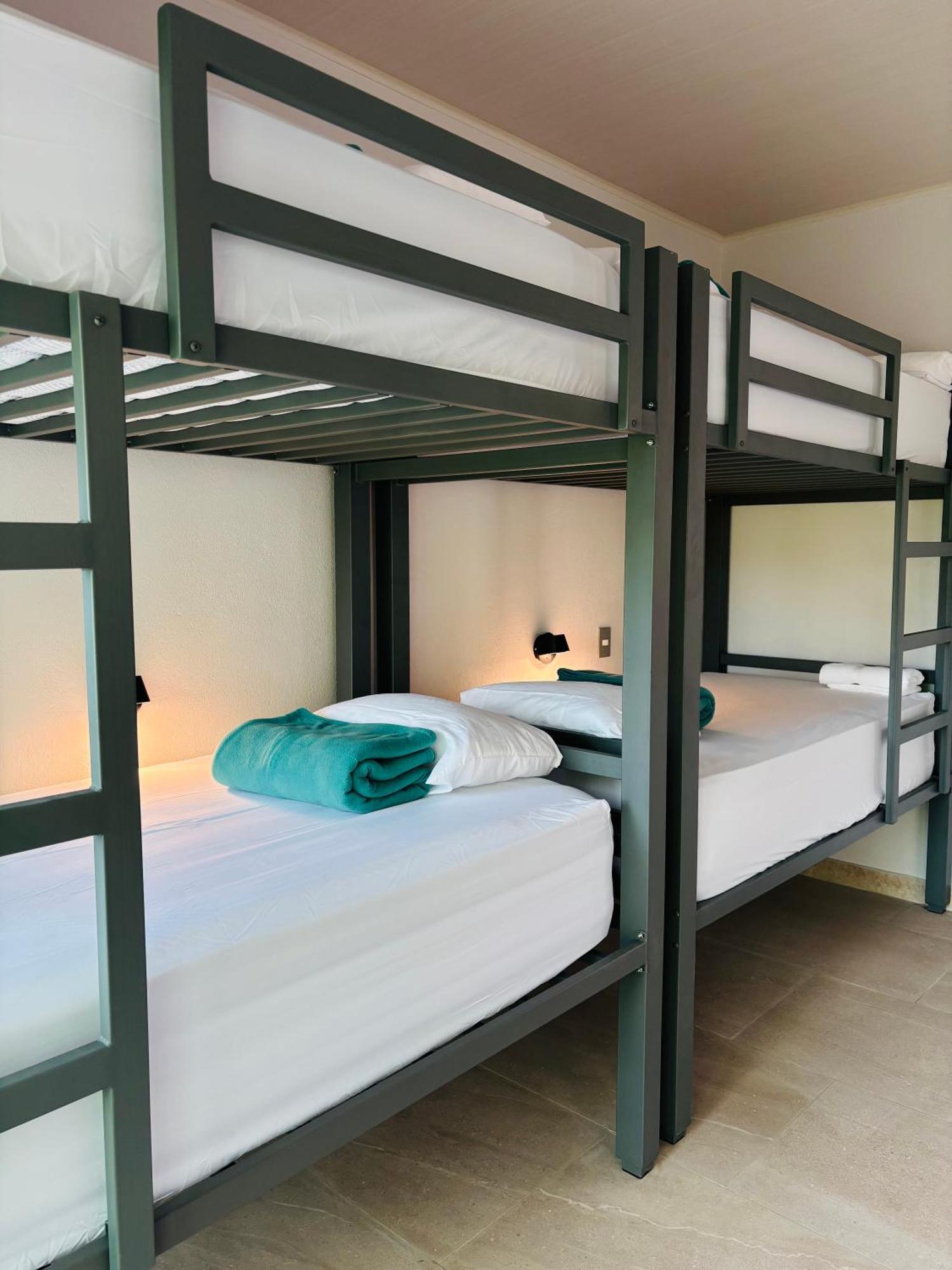 阿雷纳背包客度假村旅馆 La Fortuna 外观 照片 Bunk beds in a hostel
