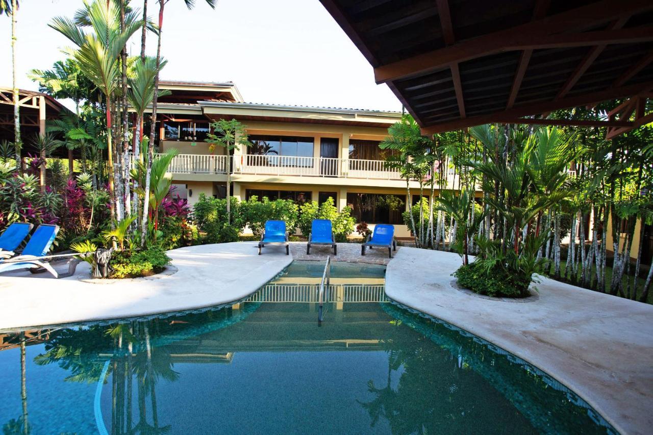 阿雷纳背包客度假村旅馆 La Fortuna 外观 照片 The swimming pool at the hotel