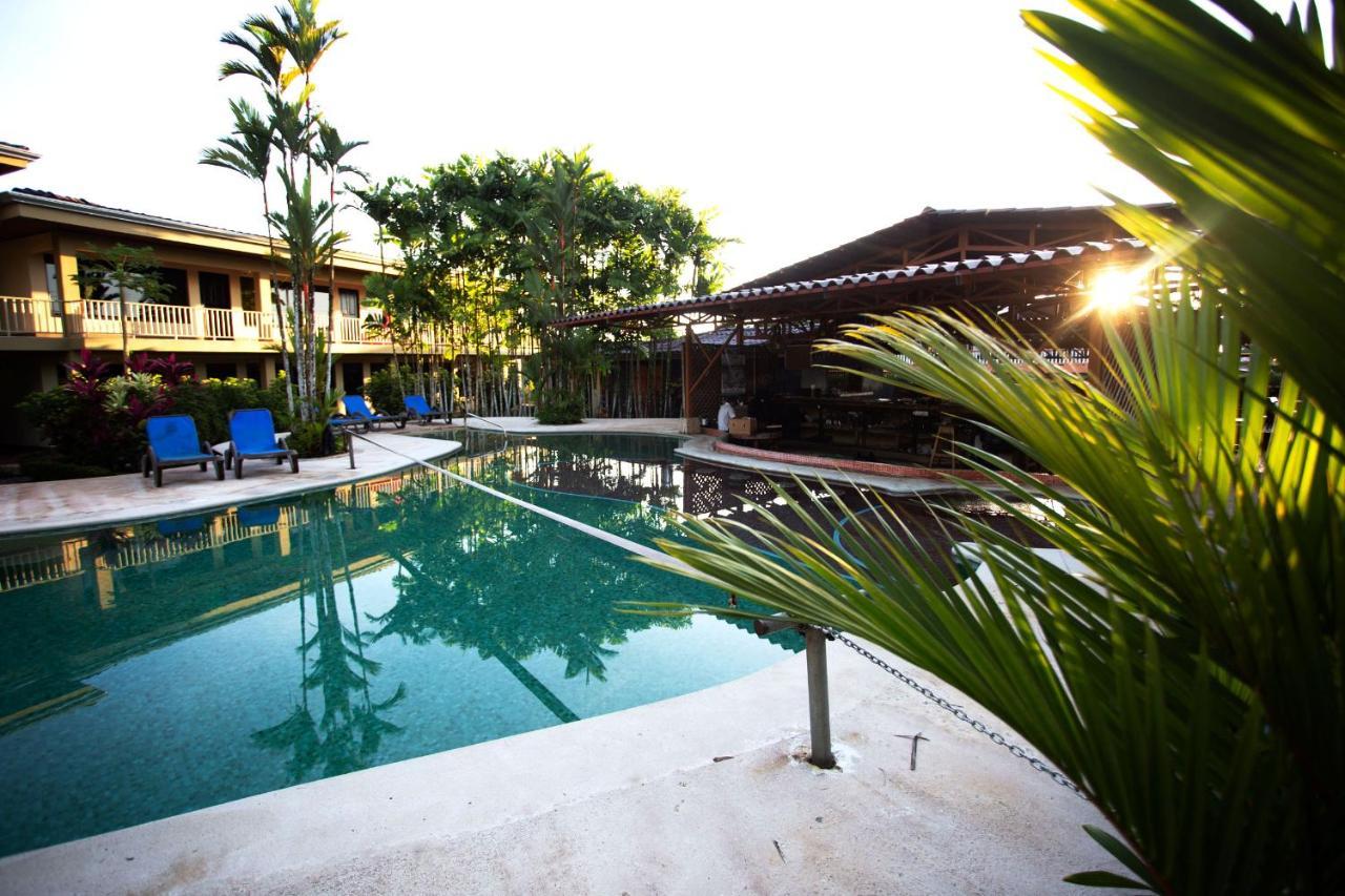 阿雷纳背包客度假村旅馆 La Fortuna 外观 照片 The swimming pool at the hotel