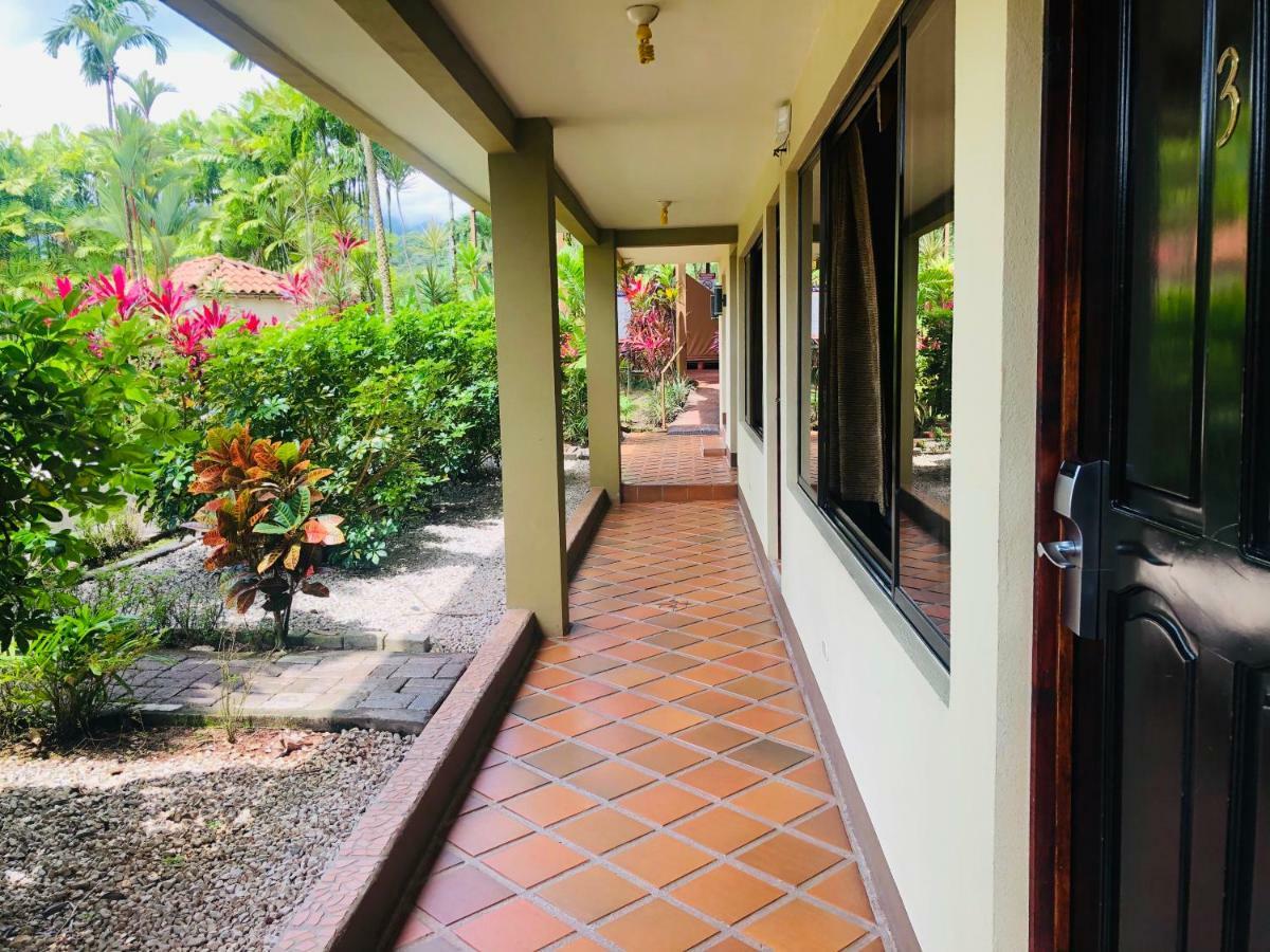 阿雷纳背包客度假村旅馆 La Fortuna 外观 照片 A corridor at the hotel